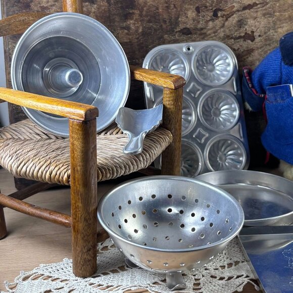 Vintage 1960s Toy Aluminum Bakeware Set | Muffin Tin, Colander & Pans | Mid Cent - Picture 4 of 12